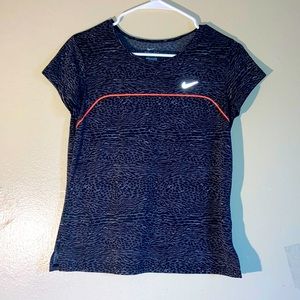 Nike Active Wear Dri-Fit Short Sleeve Shirt Size Small